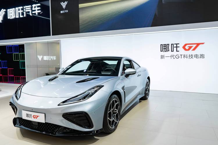 东莞万江区风海信企业管理咨询哪吒汽车在智能汽车领域的表现，领途汽车在新能源汽车市场中的影响力